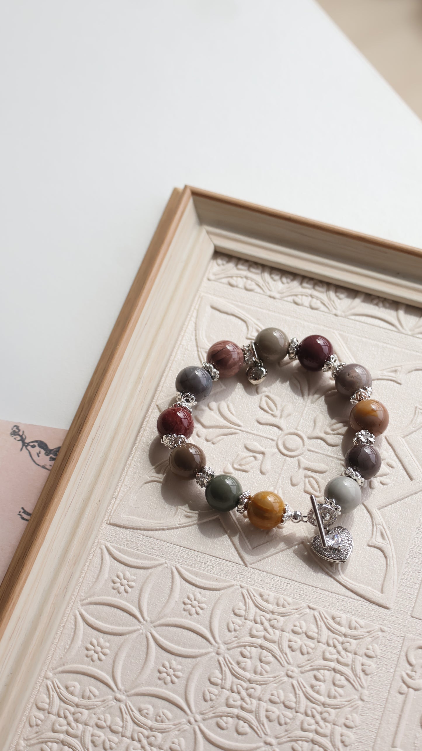 *Instocks* Alashan Agate with Sparkly Heart & OT Clasp Natural Crystal Bracelet (Elastic)