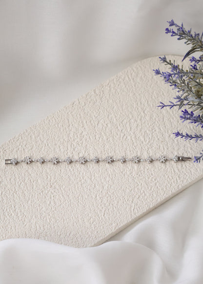 *Instocks* Annette Moissanite Floral Bracelet AU750