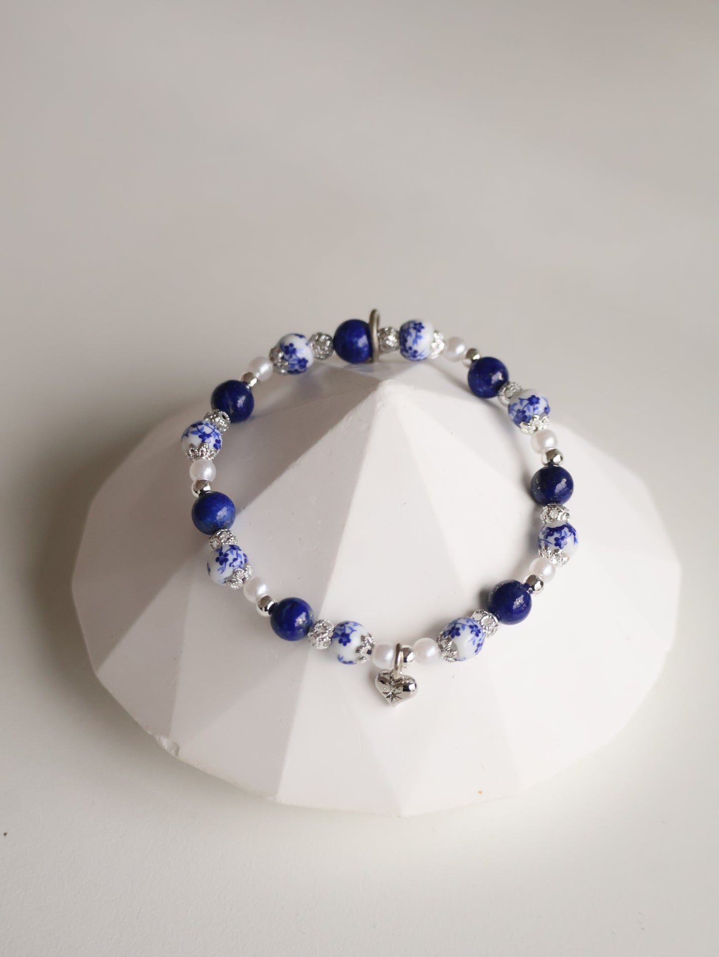 Lapis Lazuli with Heart Dangly — Chinese Porcelain Inspired | 6mm (Elastic)