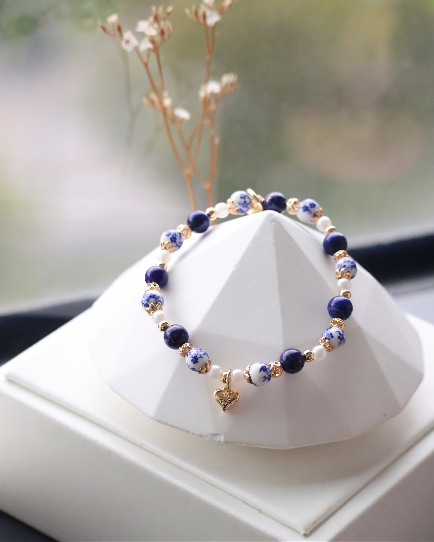 Lapis Lazuli with Heart Dangly — Chinese Porcelain Inspired | 6mm (Elastic)