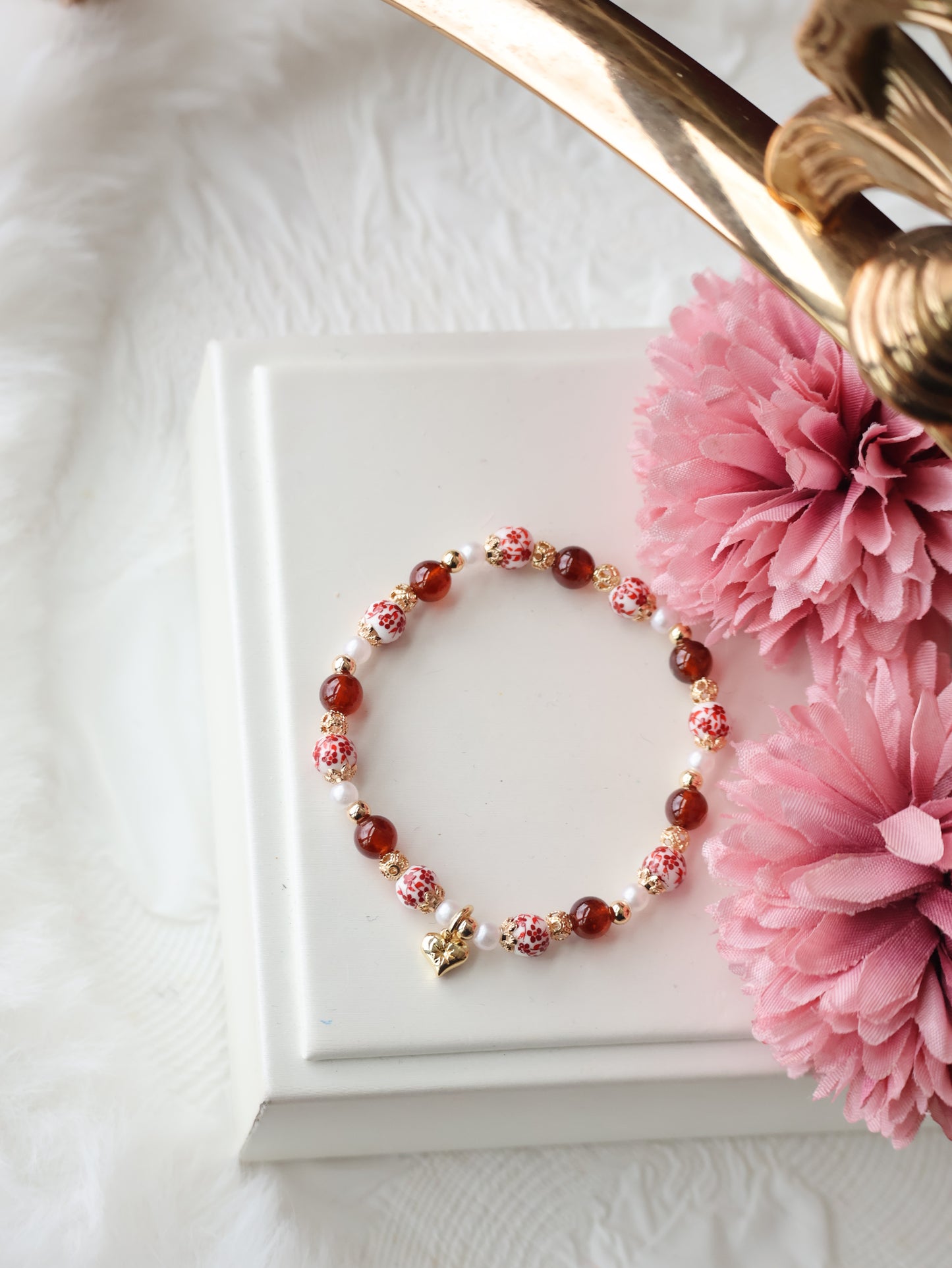 Garnet with Heart Dangly — Chinese Porcelain Inspired | 6mm (Elastic)