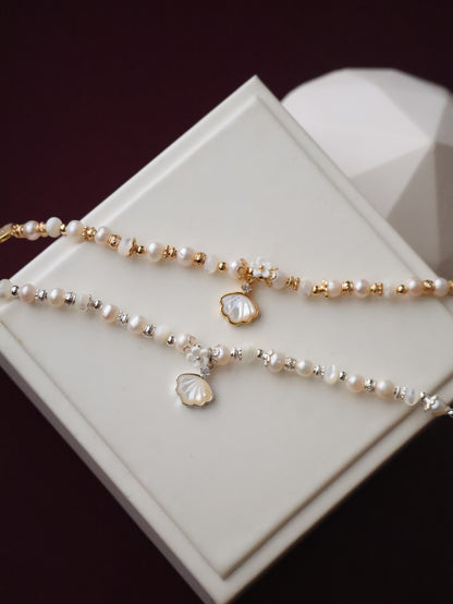 Freshwater Pearls & White Conch with Dangly Sea Shell — Yoana | 6mm (OT Clasp, Elastic)