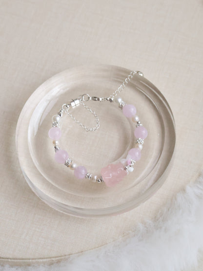 Freshwater Pearl, Snow Garden Rose Quartz, Rose Quartz with Nine-tail Fox Carving – Kyubi Blossom | 8mm (Elastic, Magnetic Opening)