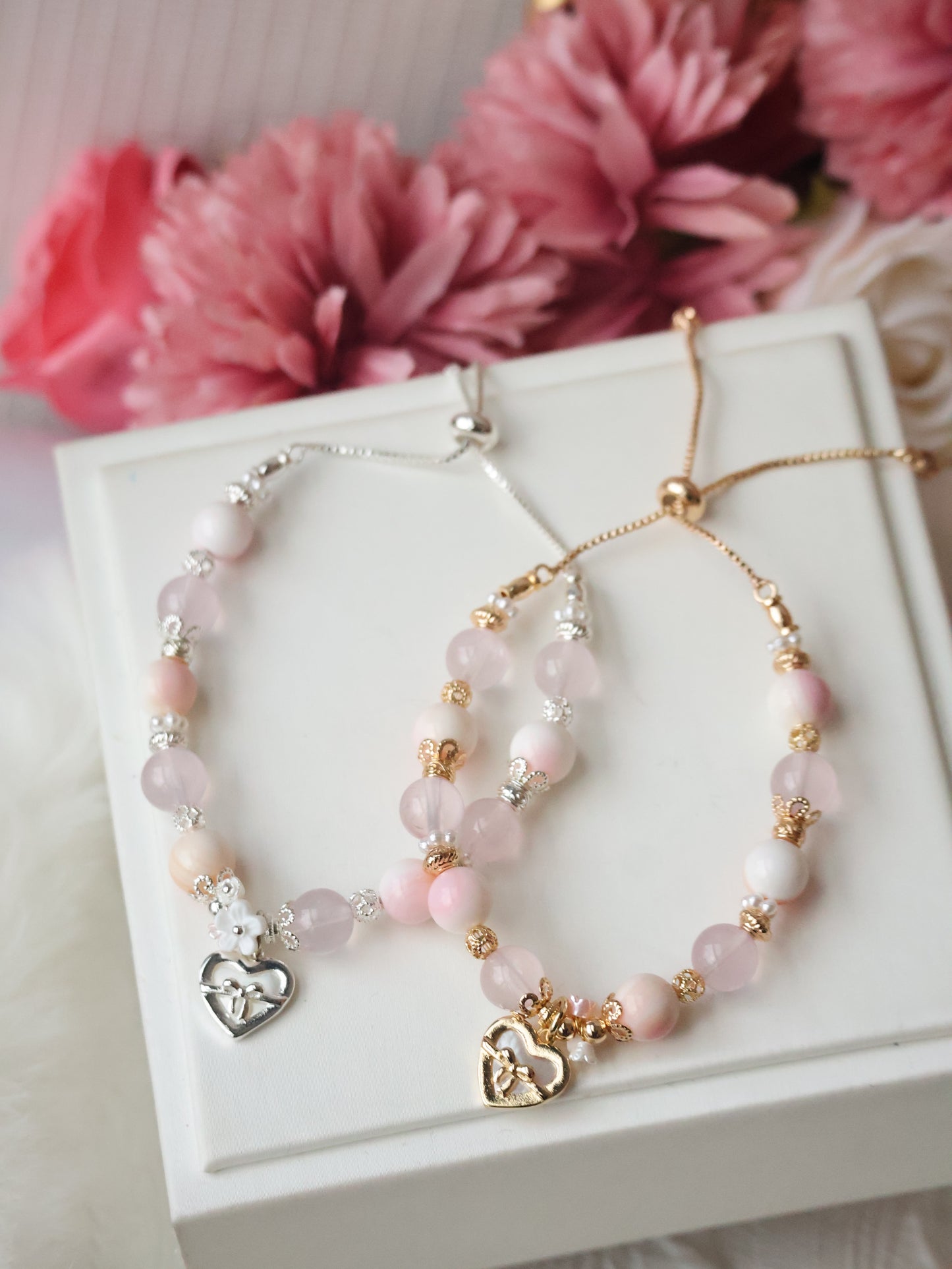 Queen Conch, Rose Quartz with Dangly White Conch Heart Charm — Mallow | 8mm (Elastic, Push Pull)