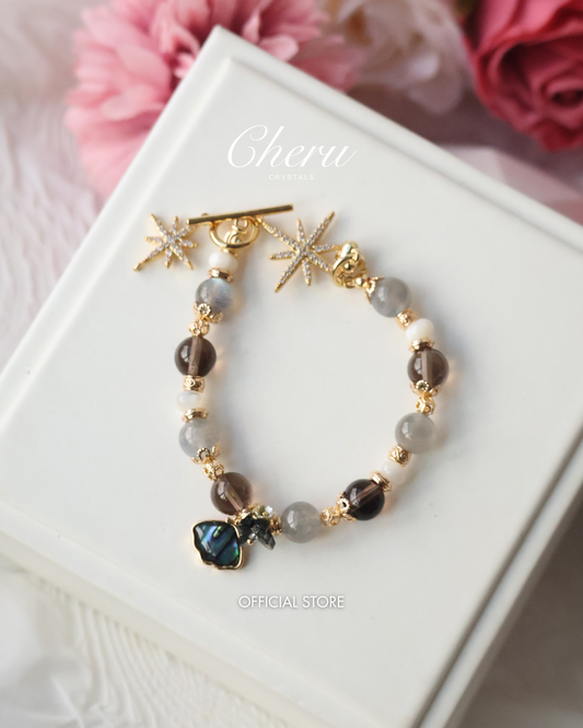 *Instocks* Ursula - 8mm OT Clasp with Blue Seashell Charm: Labradorite, Smoky Quartz & White Conch(Elastic) Gold