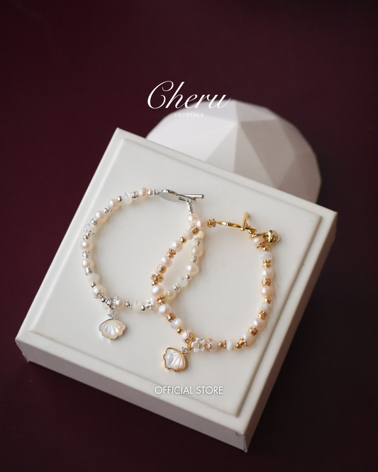 Freshwater Pearls & White Conch with Dangly Sea Shell — Yoana | 6mm (OT Clasp, Elastic)