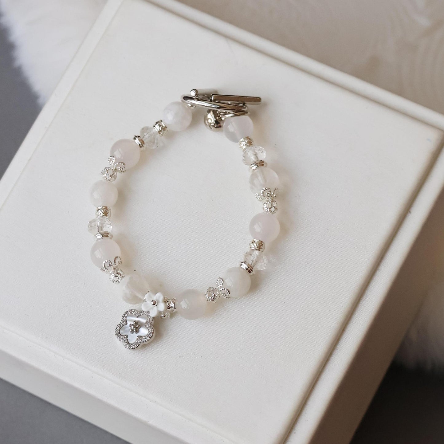 Snowy 8mm (Elastic, OT Clasp)