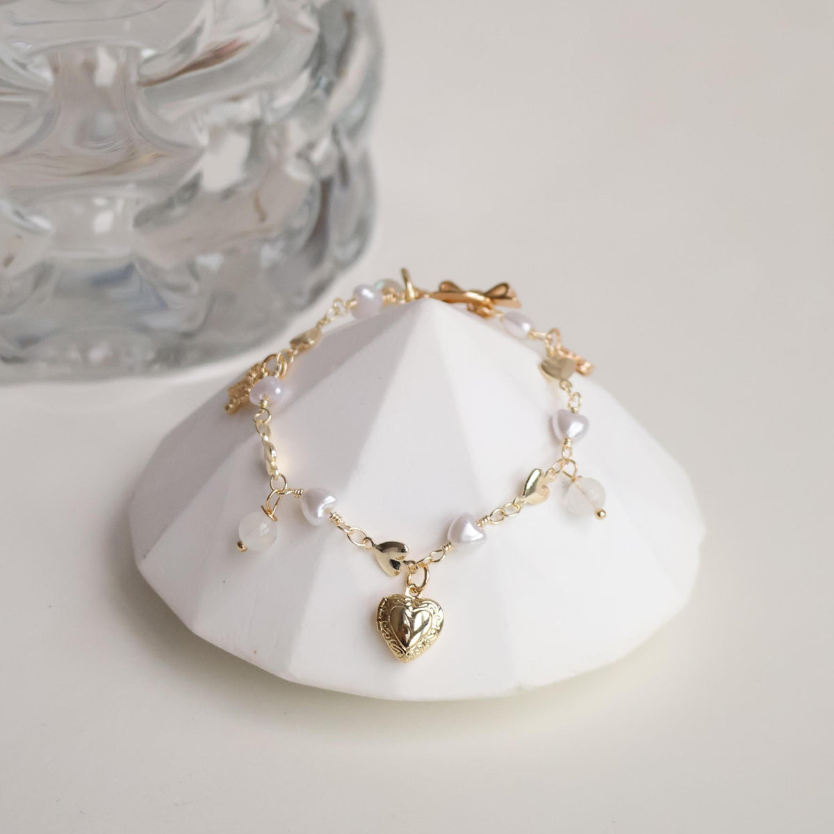 Danglys 6mm Madagascar Moonstone (Chain, OT Clasp)